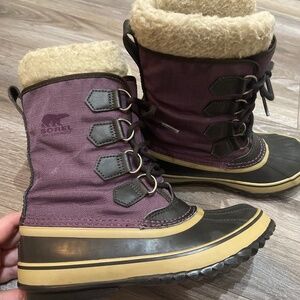 Sorel waterproof winter boots size 7.5 (youth size 6)